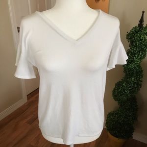 Lightweight sweater with ruffle details on sleeves